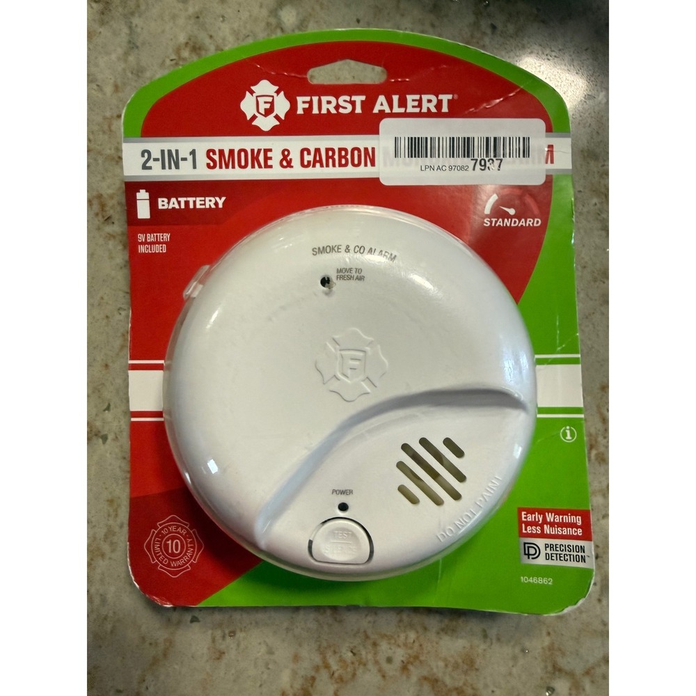 First Alert 2-in-1 Smoke and Carbon Monoxide Alarm Battery Operated SM100V-M